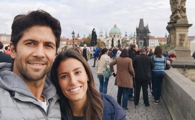 Fernando Verdasco y Ana Boyer en Praga, en una imagen compartida por la pareja en redes.