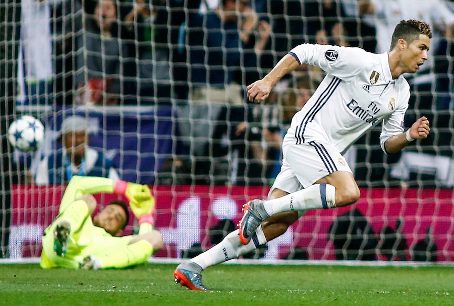 Cristiano anota un 'hat-trick' ante el Atlético de Madrid en la ida de la semifinal de la Champions League.