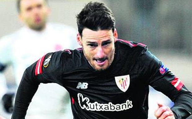 Aduriz lanza una contra.