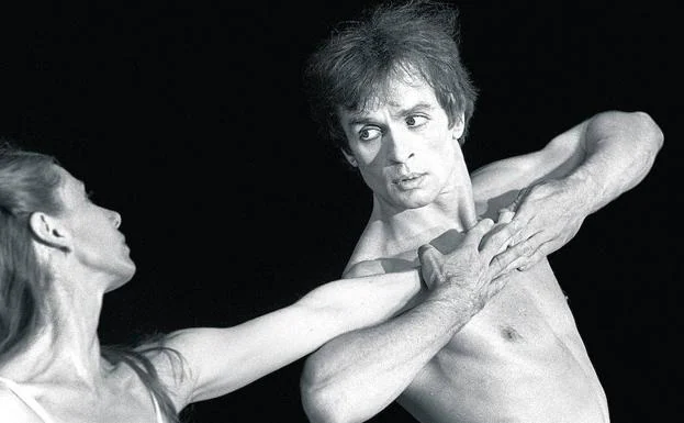 Nuréyev con Ghislaine Thesmar, en 1983 en un escenario francés.