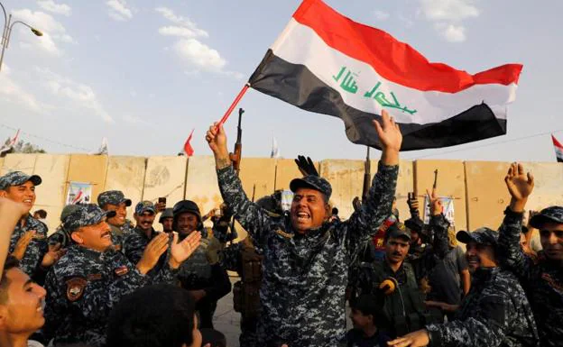 El Ejército iraquí celebra el triunfo.
