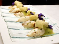 Canapé navideño de chipirón.