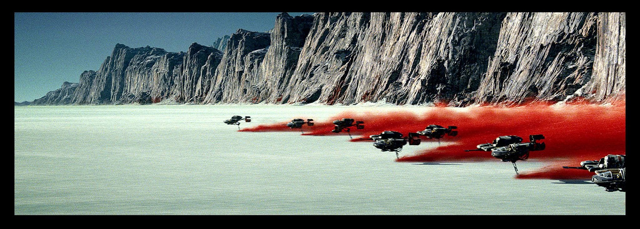 La octava entrega de la saga de George Lucas ' Star Wars VIII: Los últimos jedi ' recupera la esencia de las películas de hace casi cuatro décadas para relanzar la franquicia