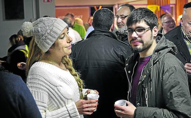 Lander Martínez estuvo presente junto a otros candidatos a la secretaría general en la inauguración de la nueva sede de Podemos en Derio.