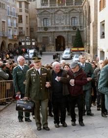 Imagen secundaria 2 - Aplausos y lágrimas para despedir a los guardias civiles asesinados en Teruel