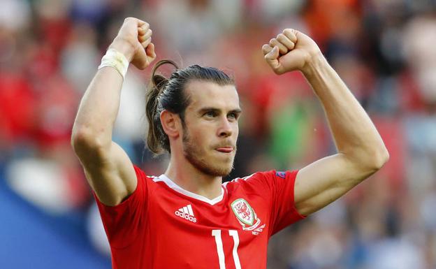 Bale se casa en mayo en un castillo de Italia