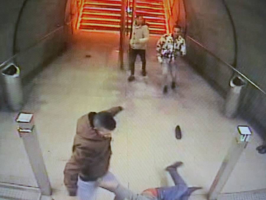 La secuencia de imágenes en la que un joven de 23 años perdió la visión en un ojo tras ser agredido en Abando