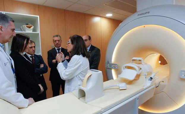 Inauguración de un equipo de tomografía, el cuarto equipo de resonancia magnética en el edificio de consultas externas del Hospital Universitario Araba