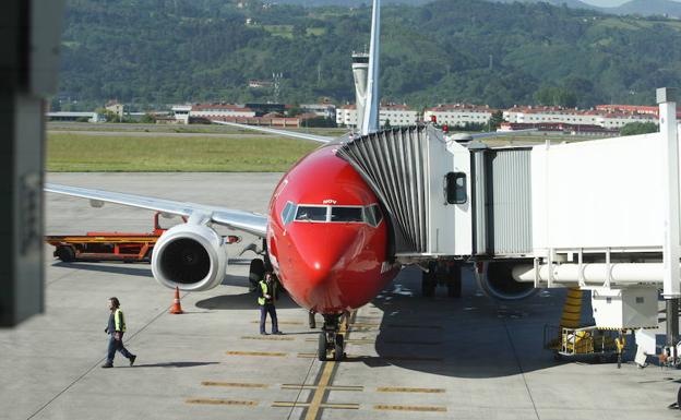 Un avión de Norwegian en Loiu.