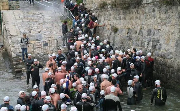 250 nadadores se habian apuntado a la prueba. 