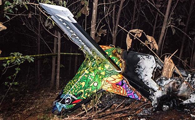 Imagen de una pieza de la avioneta tras el accidente. 