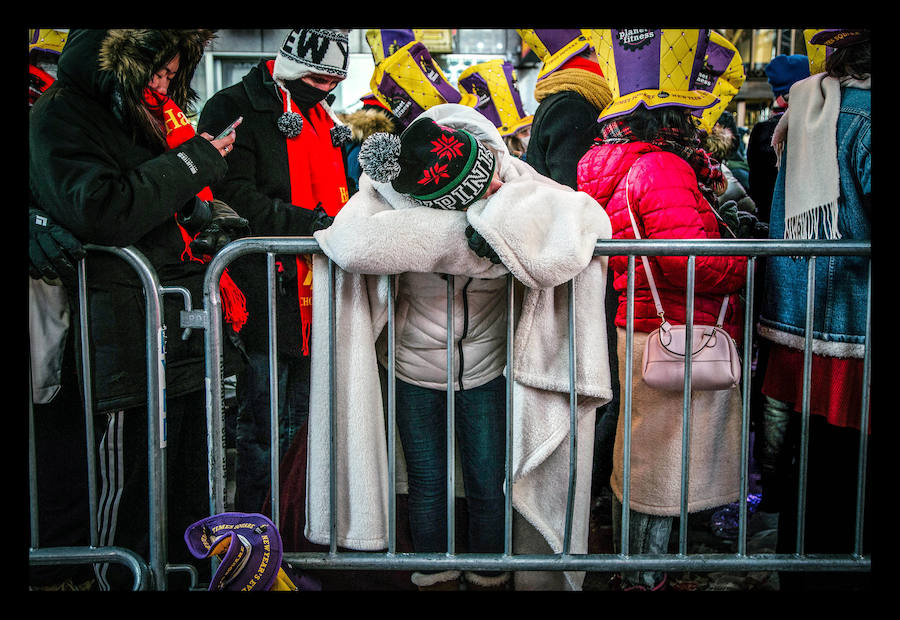 Hay miles de vuelos cancelados, las escuelas permanecen cerradas y el Senado ha suspendido sus votaciones para el resto de la semana. Además 12 personas han perdido la vida a causa de frio.