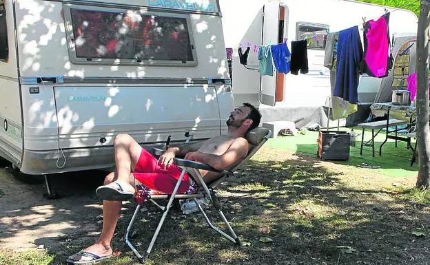 En el camping de Angosto hay espacio para caravanas.