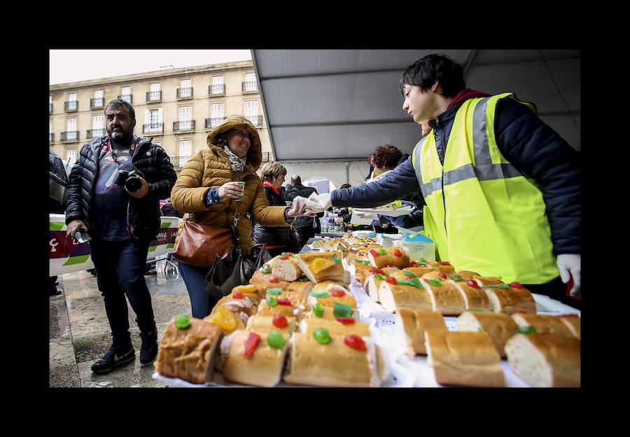 La Plaza Nueva se empacha con 500 kilos de Roscón Solidario