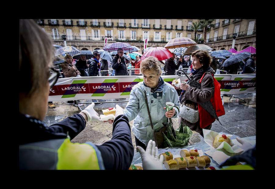 La Plaza Nueva se empacha con 500 kilos de Roscón Solidario