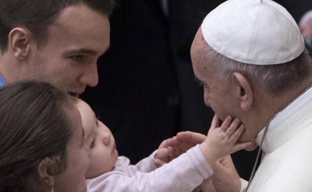 El Papa insta a las madres a dar el pecho en público