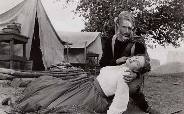 Harry Carey Jr. y Maureen O´Hara en una escena de 'Río Grande' (1950).