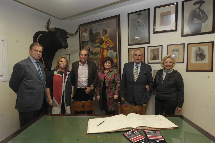 Antonio Fernández Casado, Cristina González-Palomino, Antonio Miura, Mari Paz López Angulo, Eduardo Miura y María del Mar Fanjul.