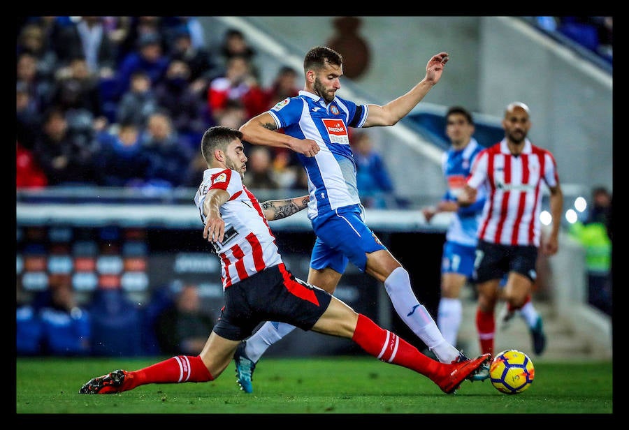 El  Athletic sigue asentándose y suma un punto ante el Espanyol  en un partido movido y con poco fútbol