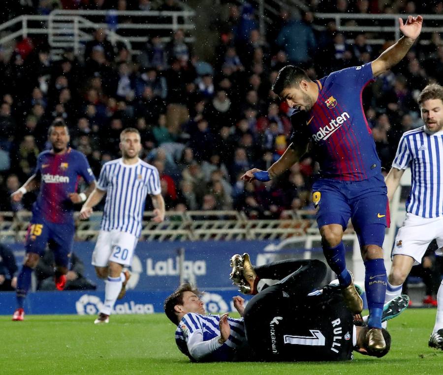 El Barça remonta un 2-0 en Anoeta, acaba con el gafe y completa una primera vuelta casi perfecta, ninguna derrota y único club invicto en Europa.