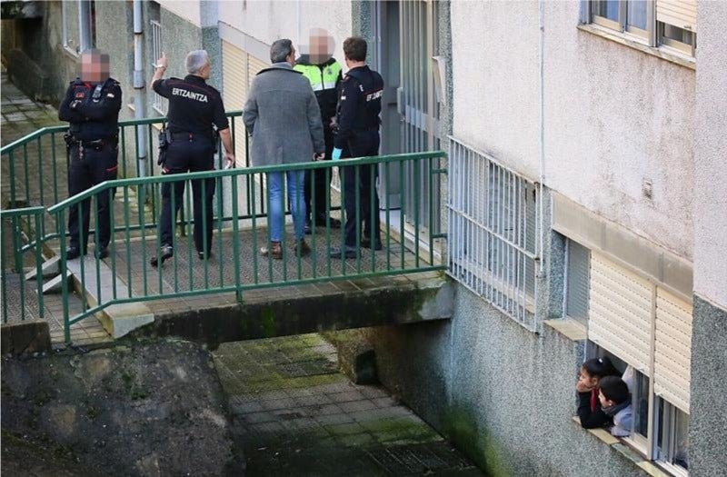 El domicilio en el que se encontraban las víctimas estaba revuelto, por lo que los primeros indicios apuntan a un robo