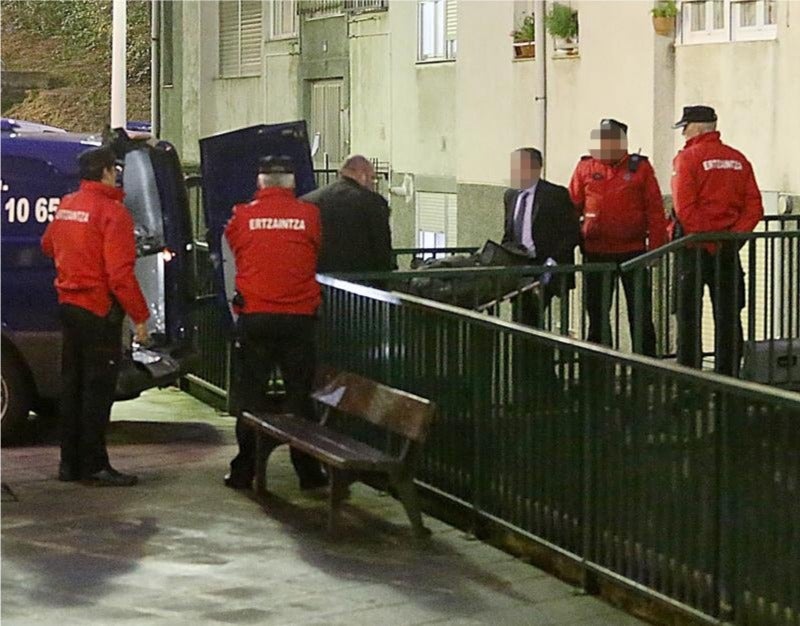 El domicilio en el que se encontraban las víctimas estaba revuelto, por lo que los primeros indicios apuntan a un robo