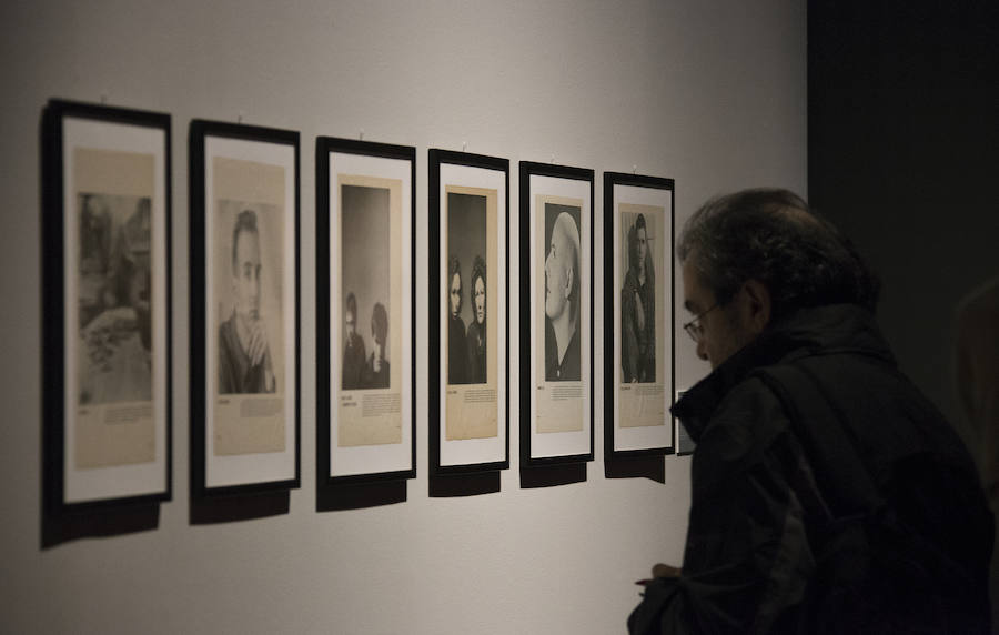 Los protagonistas del asalto a la modernidad hace tres décadas vuelven a posar para quince destacados fotógrafos