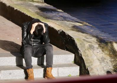 Imagen secundaria 1 - El día después del doble crimen de Otxarkoaga: «Estamos llenos de miedo y rabia»