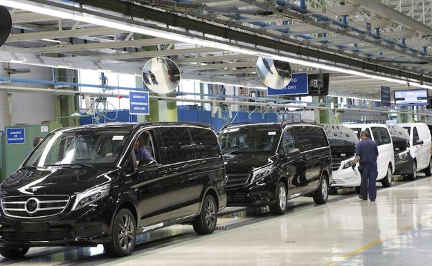 Línea de montaje de Mercedes en su planta de Vitoria.