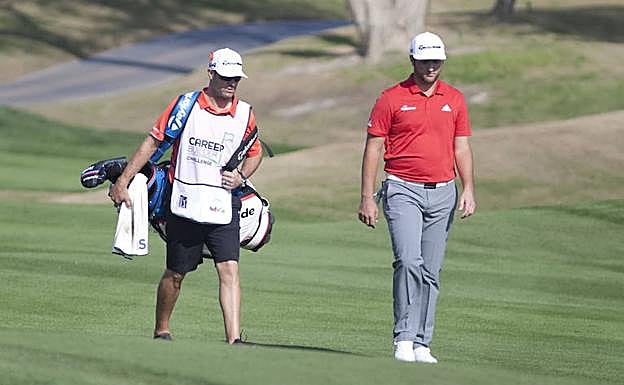 El caddie Adam Hayes y Jon Rahm forman un tándem eficaz. 
