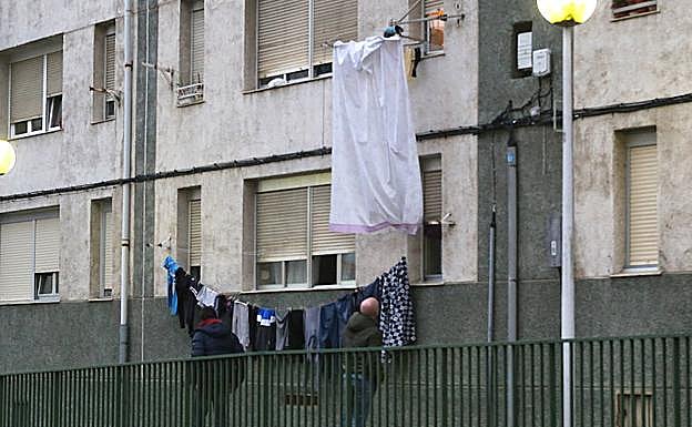 Los asaltantes pudieron escalar la fachada hasta una ventana trasera del segundo piso.