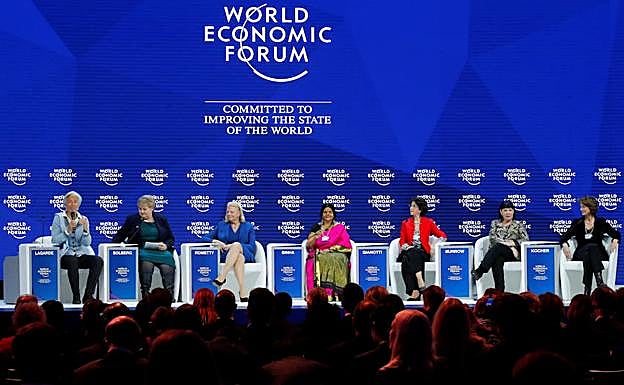 Lagarde presenta una de las conferencias. 