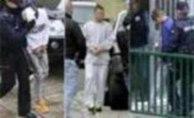 La Ertzaintza condujo ayer a los detenidos a los registros de las viviendas en Bilbao y Balmaseda.