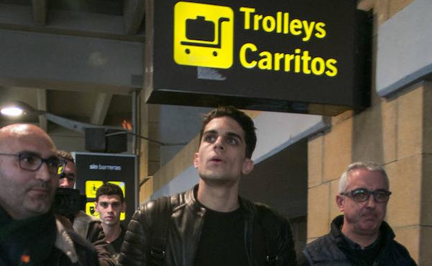 Bartra, a su llegada a Sevilla. 