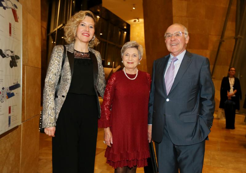 Ana Otadui, Gloria Urtiaga y José Antonio Ardanza. 