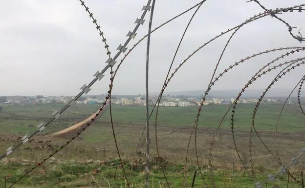 Valla y alambrada que separa Libano e Israel