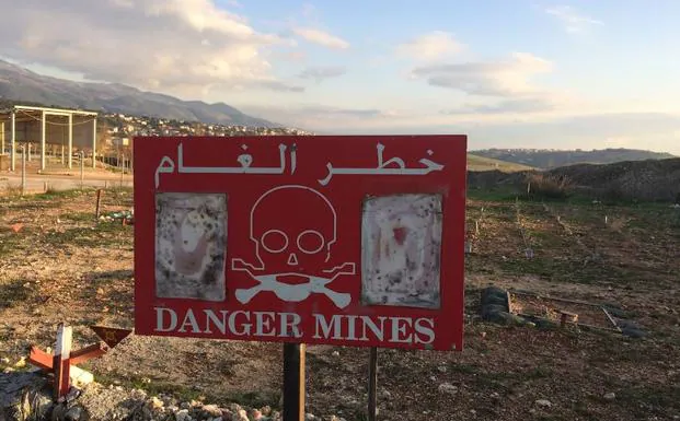 Cartel avisando de una zona minas