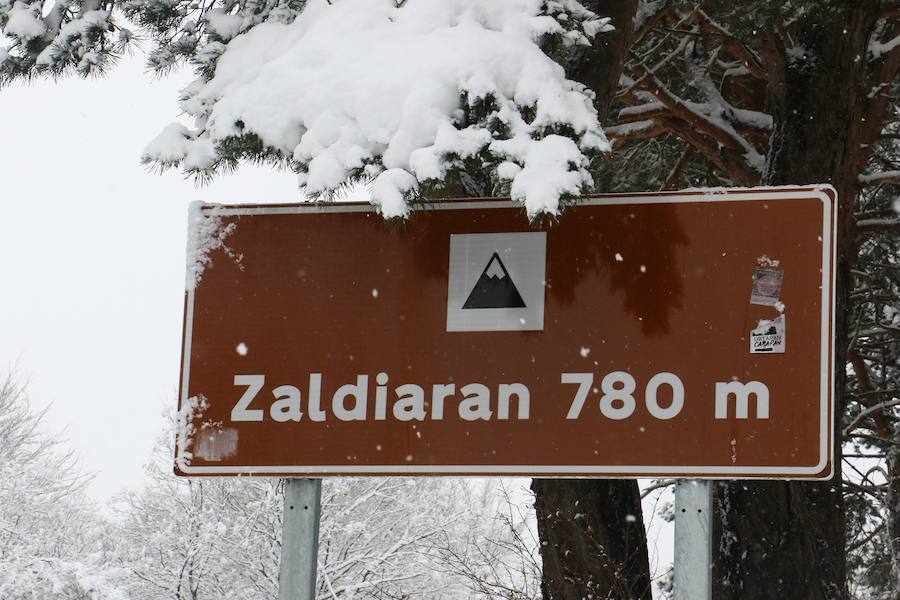 Diversión e inconvenientes. La nieve en Álava no siempre cae a gusto de todos