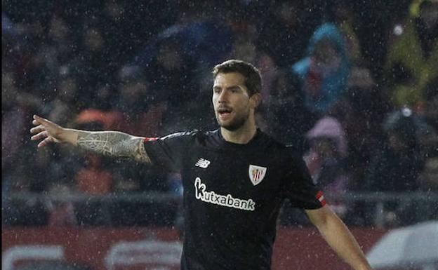 Imagen principal - Yeray, en su debú con el Athletic.