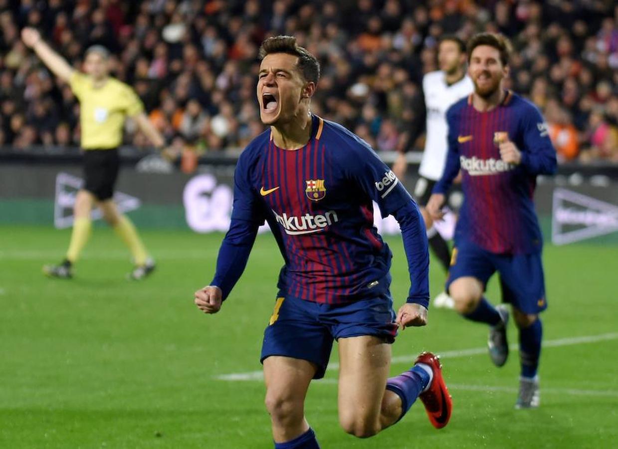 El Barcelona disputará su quinta final de Copa del Rey consecutiva, tras imponerse al Valencia en Mestalla (0-2) con tantos de Coutinho y Rakitic.