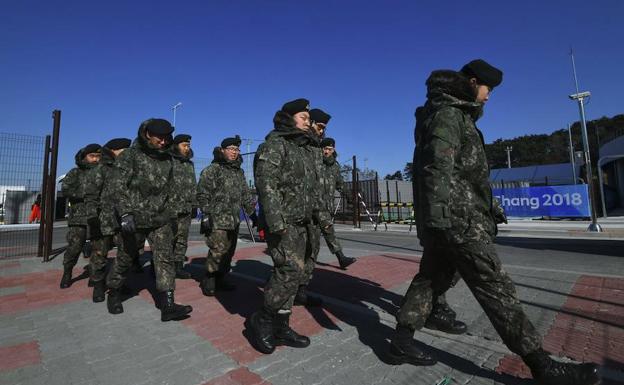 Corea ha desplegado al Ejército para sustituir al personal de seguridad en cuarentena por la epidemia.