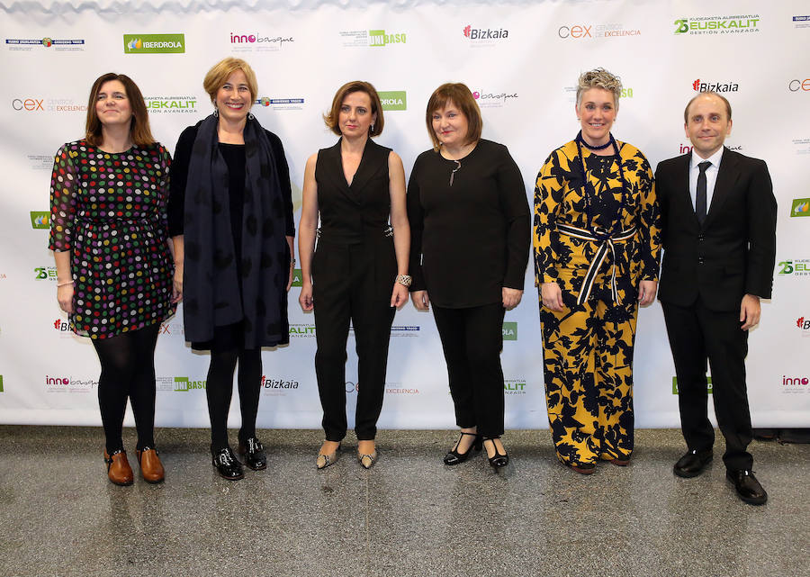 María Milagros Astiz, Rosa María Otamendi, Inmaculada Moro, Elvia Magdalena Eizaguirre, Verónica Ruiz y Roberto Abad. 
