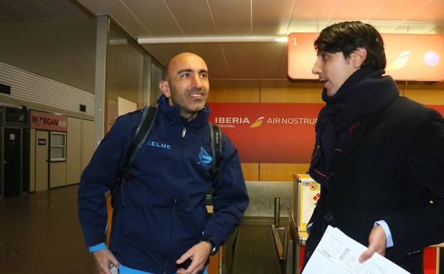 Abelardo, este viernes, en el aeropuerto de Foronda.