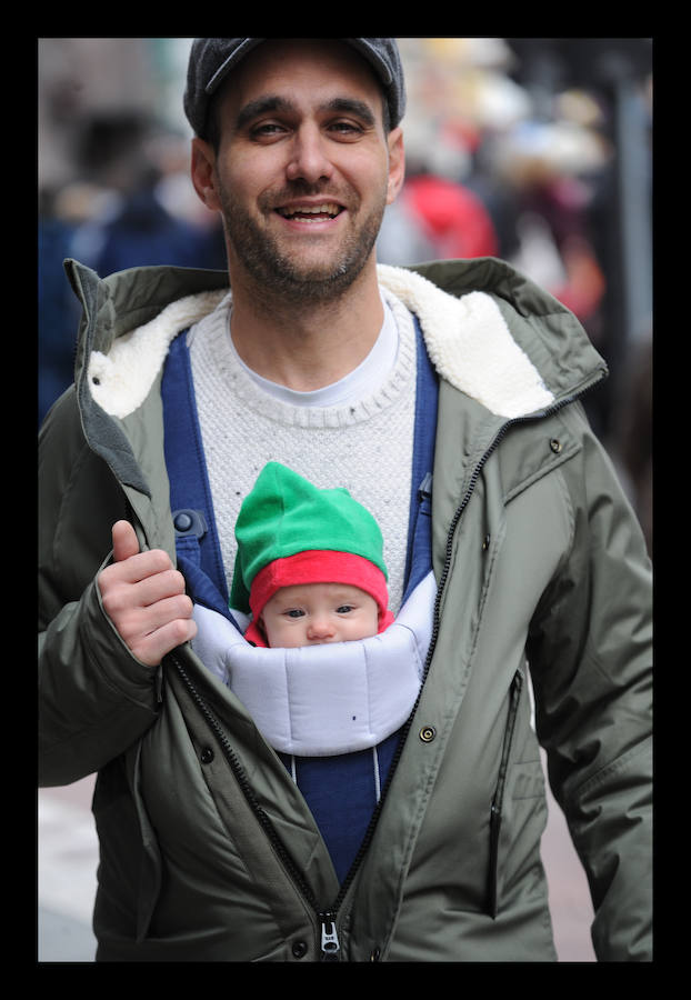 7.039 personas divididas en 25 comparsas desfilan este fin de semana por las calles de la capital alavesa en lo que supone un récord de participación, sin parangón en localidades cercanas.