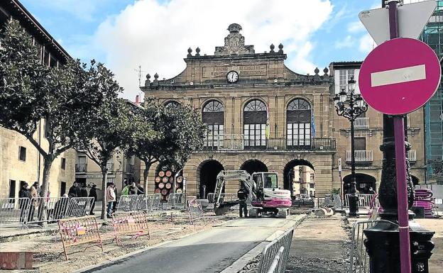 Las obras de la Paz aparcan la polémica y recuperan cierto nivel de actividad