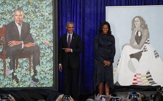 Los Obama, ayer en la presentación oficial de sus retratos.