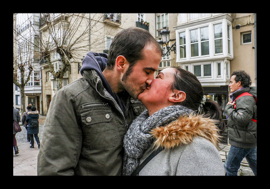 Distintas parejas sellan su amor ante las cámaras