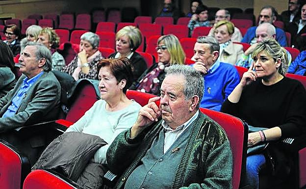 El acto de presentación ayer en Basauri de la nueva asociación de jubilados de Bizkaia, que exige «pensiones dignas».