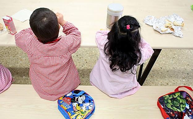 El coste del fraude de los comedores enfrenta a Urkullu y a los padres