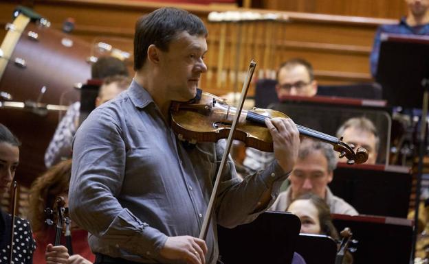 Frank Peter Zimmermann, en un ensayo con la OSE.